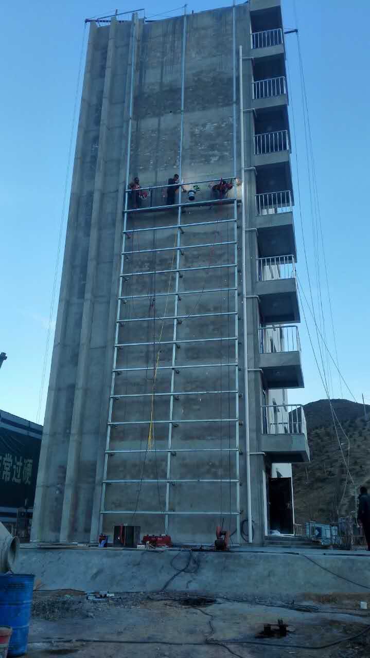 依附式攀岩墙(图3) 依附式攀岩墙(图3)